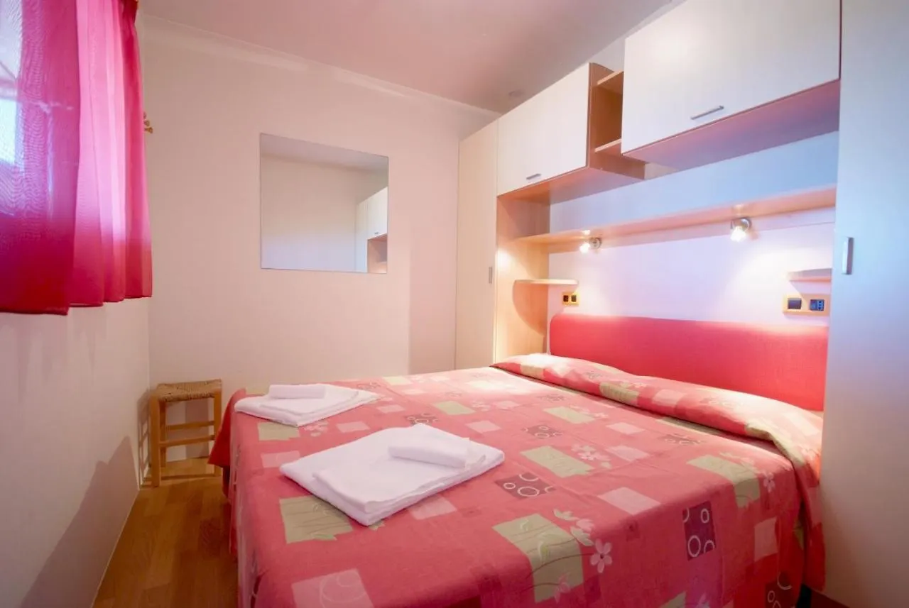 פארק נופש פורטופראיו Camping Village Scaglieri